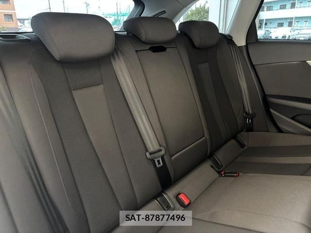 Audi A4 2019-07 8740570-4