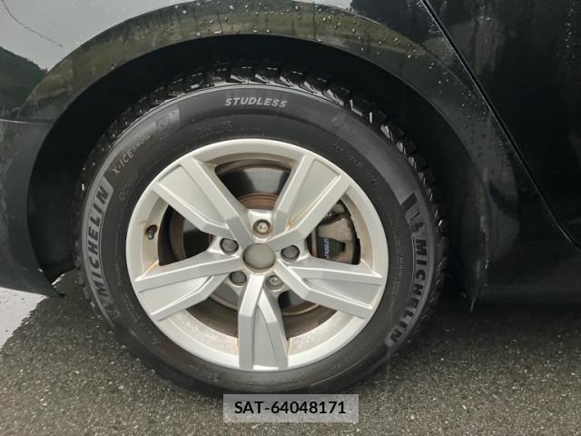 Audi A4 2018-01 8740572-10