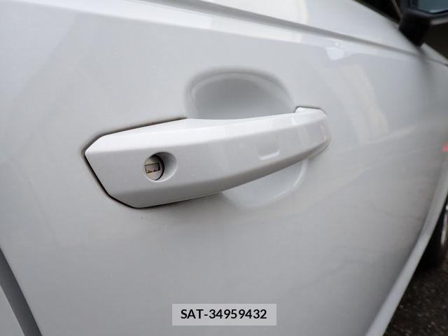 Audi A4 2017-09 8795299-8