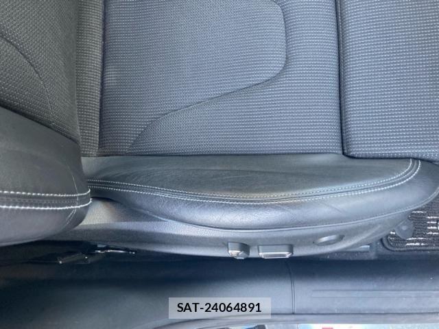 Audi A4 2013-03 8827904-15