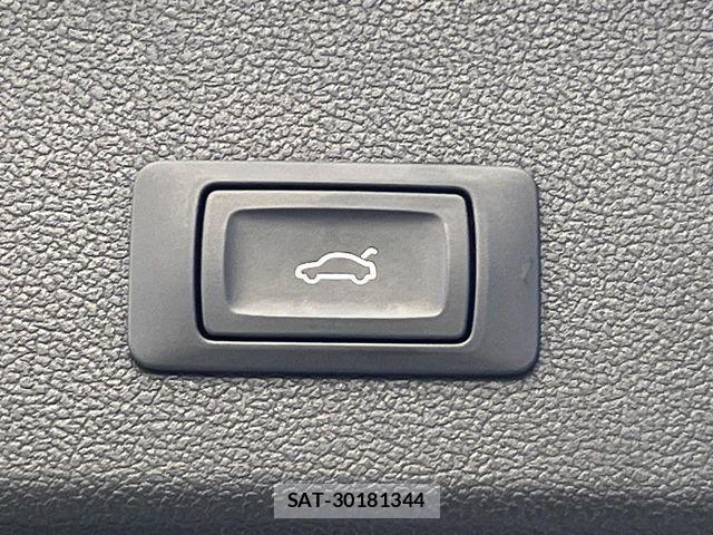 Audi A4 2015-11 8848268-7