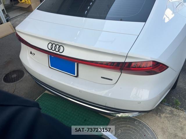 Audi A7 2018-08 8411272-3