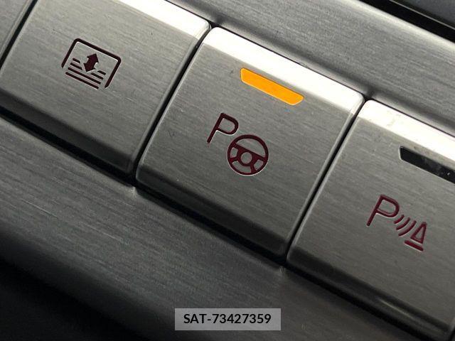 Audi A8 2017-06 5860353-4