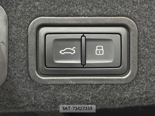 Audi A8 2017-06 5860353-7