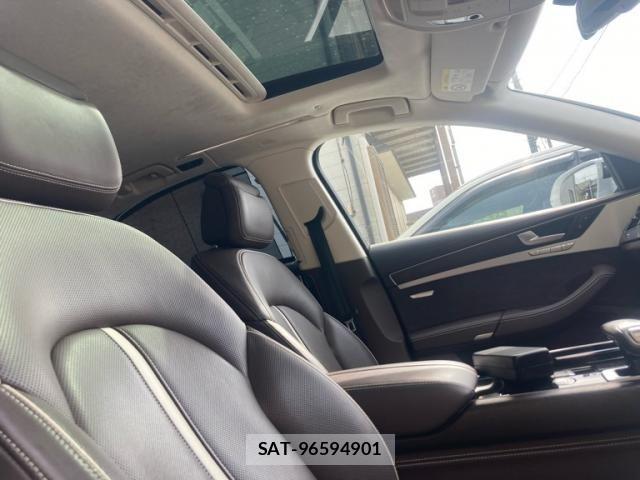 Audi A8 2017-11 6495008-11
