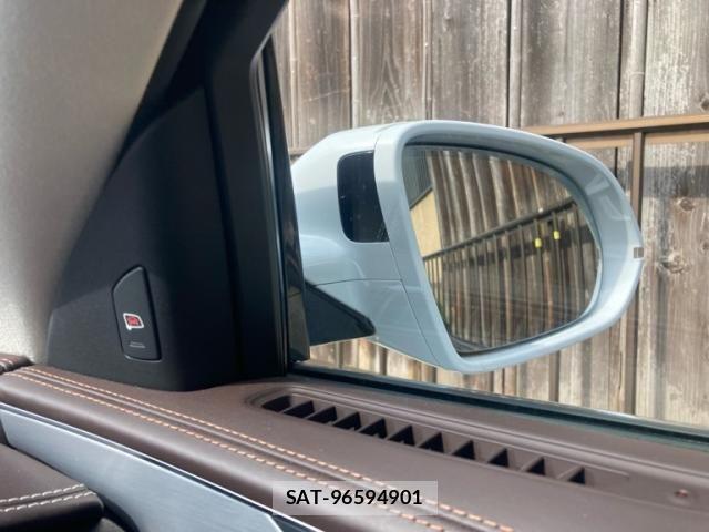 Audi A8 2017-11 6495008-16