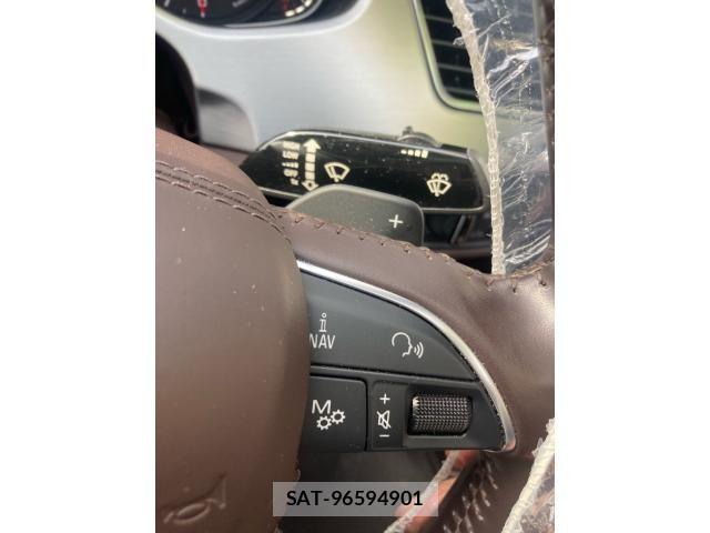 Audi A8 2017-11 6495008-19
