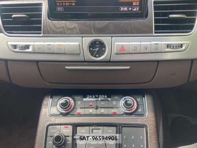 Audi A8 2017-11 6495008-24