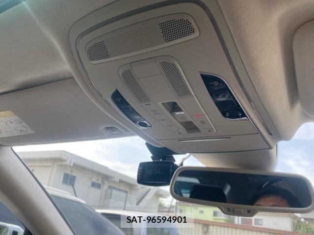 Audi A8 2017-11 6495008-26
