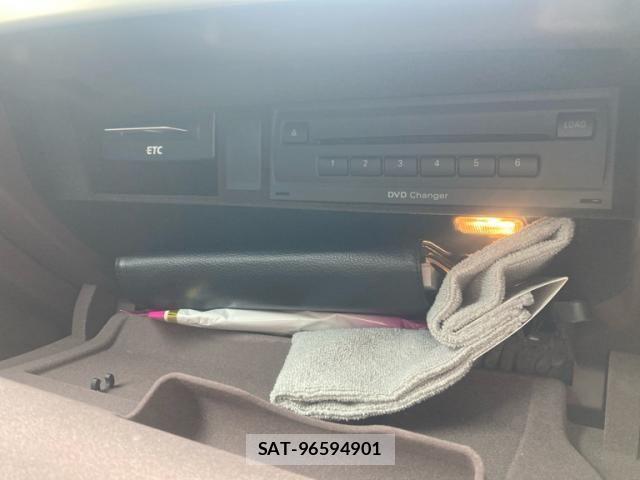 Audi A8 2017-11 6495008-27