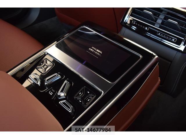 Audi A8 2025-02 7391403-14