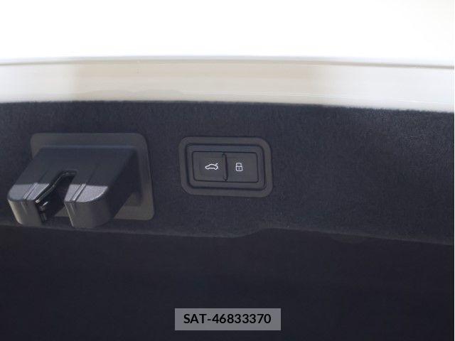Audi A8 2019-03 7453006-7
