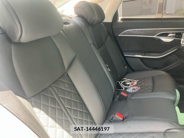 Audi A8 2019-07 7615070-11