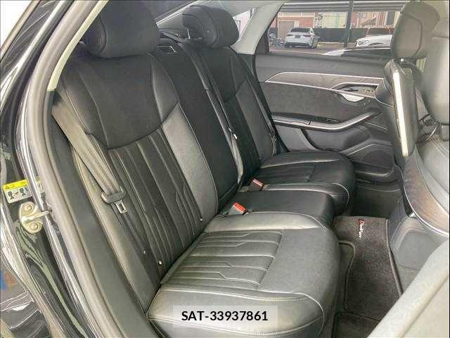 Audi A8 2021-07 7720946-7