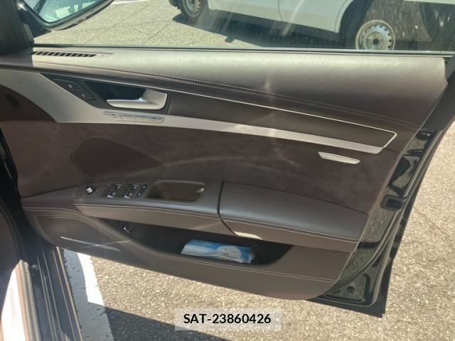 Audi A8 2016-04 8034466-15
