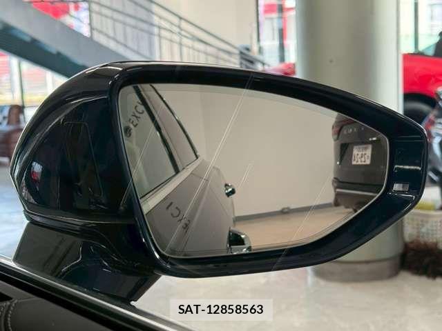 Audi A8 2022-06 8098062-13