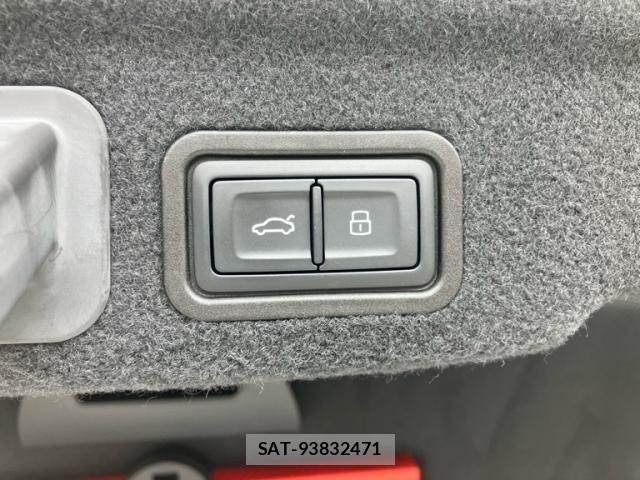 Audi A8 2017-08 8371449-13