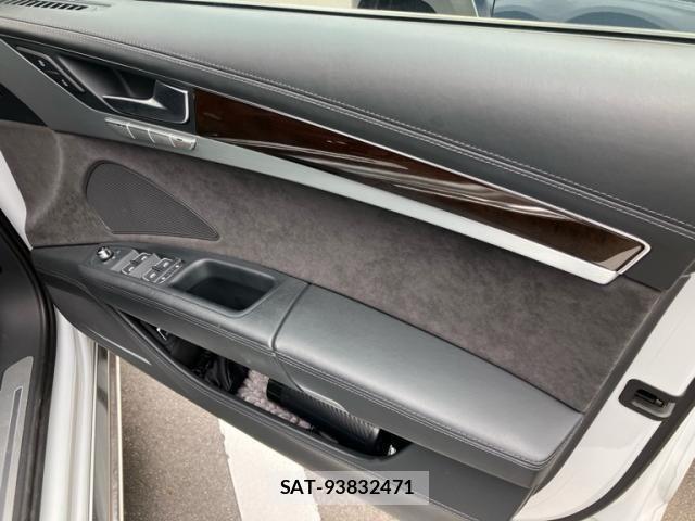 Audi A8 2017-08 8371449-20