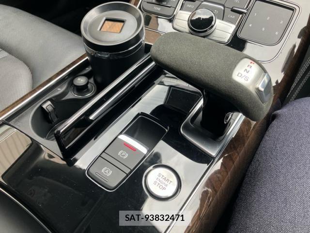 Audi A8 2017-08 8371449-24