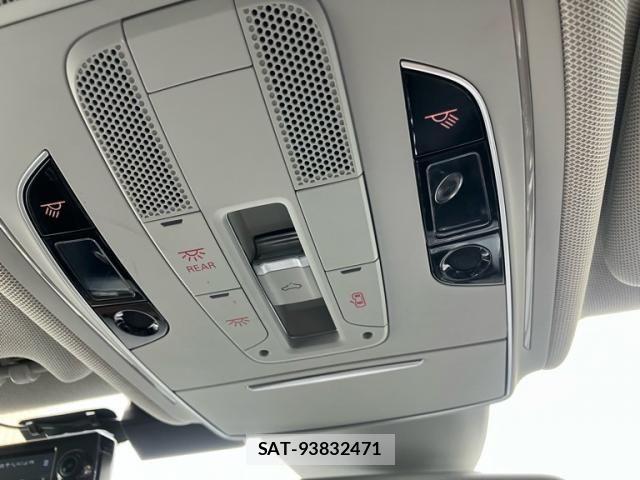 Audi A8 2017-08 8371449-26