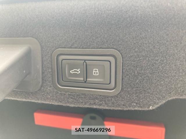 Audi A8 2017-03 8625861-12