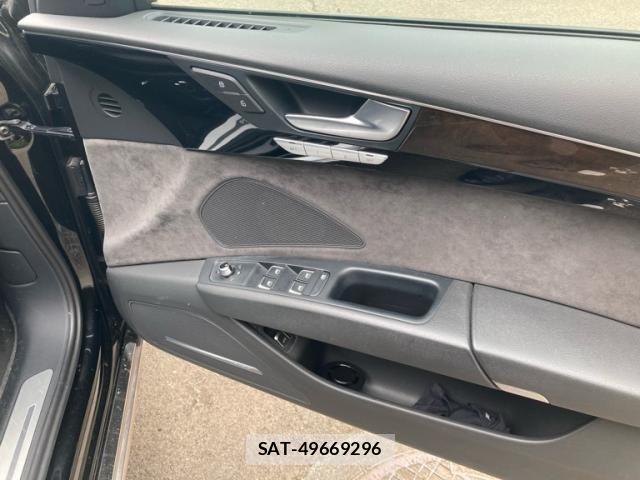 Audi A8 2017-03 8625861-16