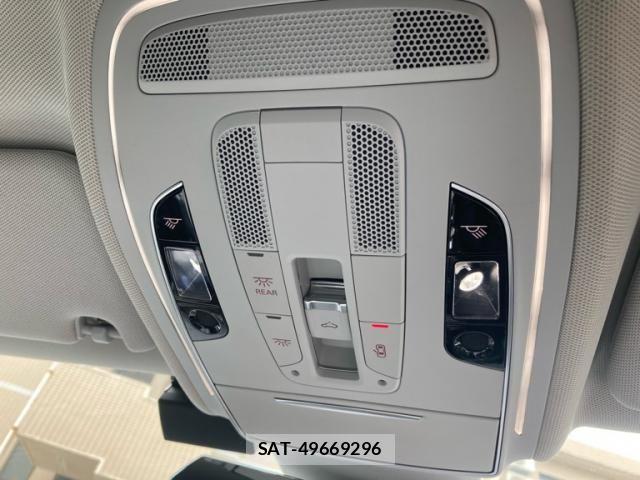 Audi A8 2017-03 8625861-21