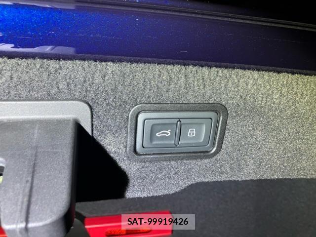 Audi A8 2018-12 8658066-27