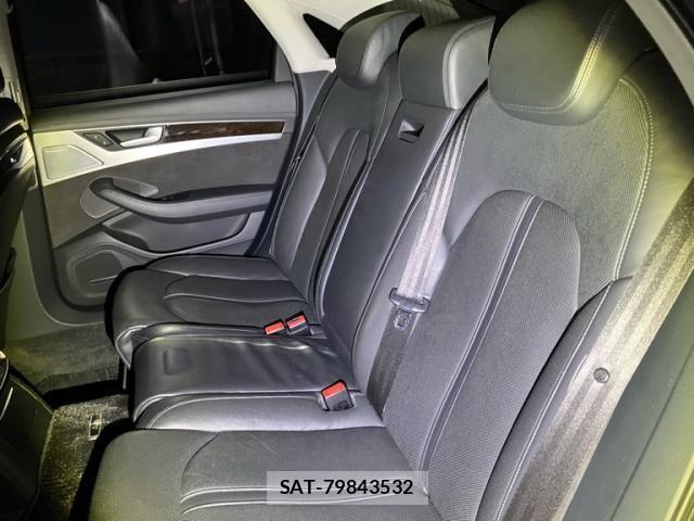 Audi A8 2011-03 8848272-10