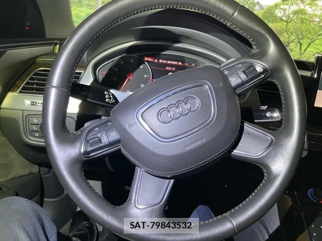 Audi A8 2011-03 8848272-11