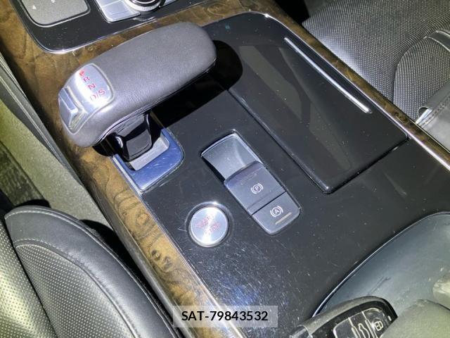 Audi A8 2011-03 8848272-14