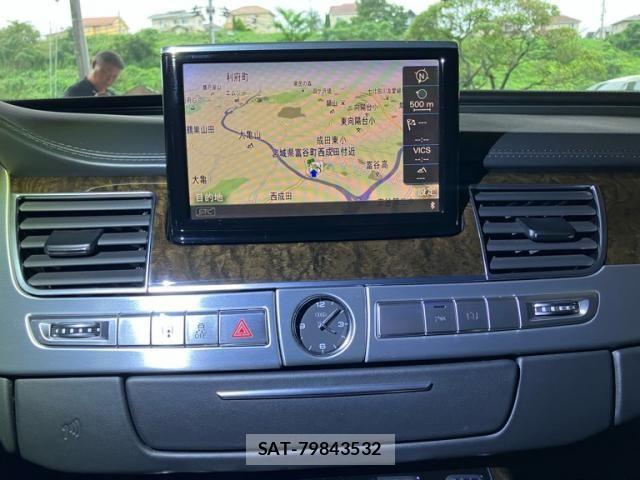 Audi A8 2011-03 8848272-16
