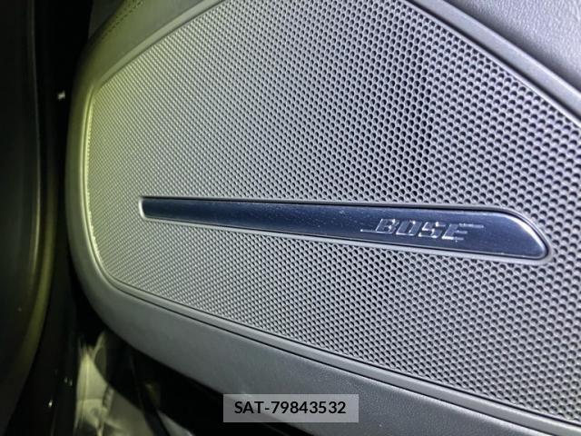 Audi A8 2011-03 8848272-19