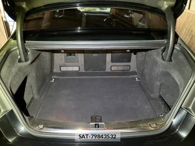 Audi A8 2011-03 8848272-8