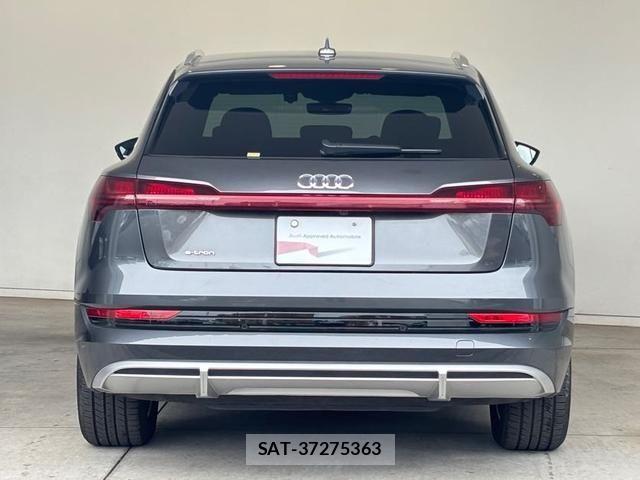 Audi E-TRON 2022-05 8098063-16