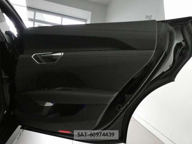 Audi E-TRON 2025-04 8206382-21
