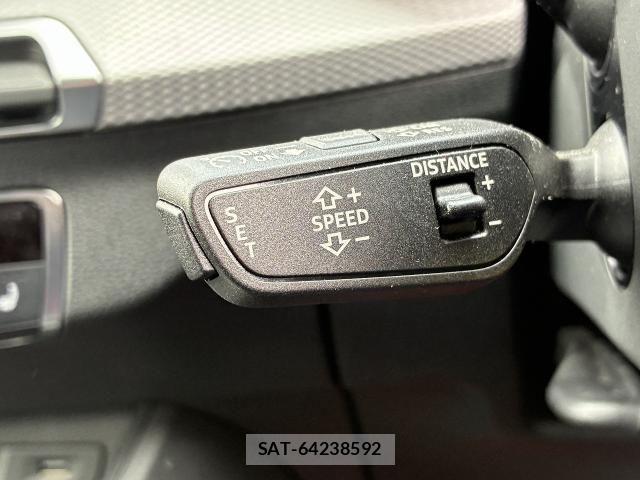 Audi Q2 2024-11 5860355-6