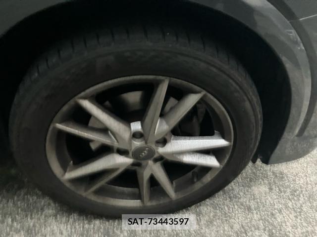 Audi Q2 2017-06 6902280-5