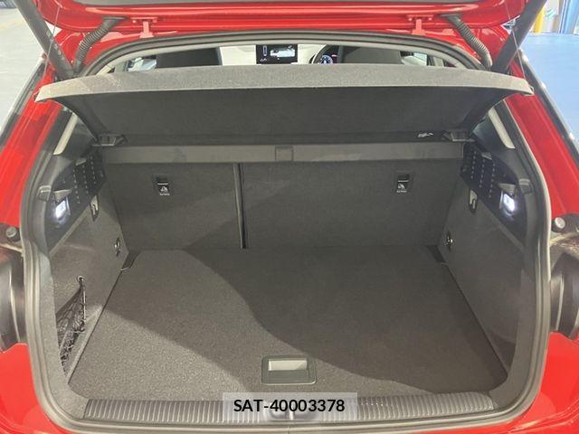 Audi Q2 2025-10 6902269-11