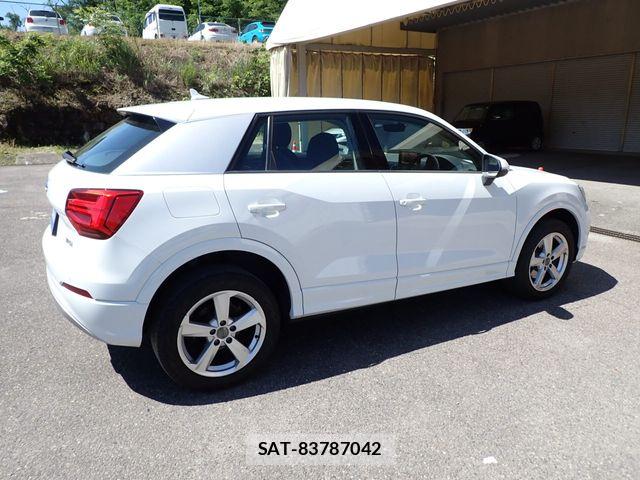 Audi Q2 2017-12 7356886-6
