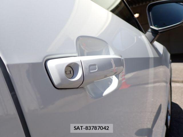 Audi Q2 2017-12 7356886-8