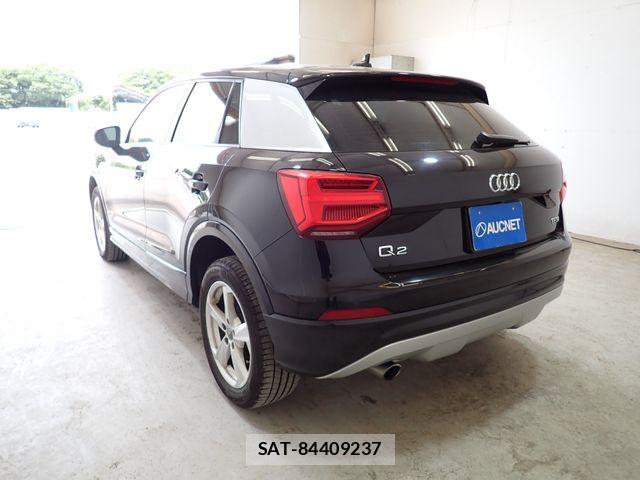 Audi Q2 2017-07 7391401-2