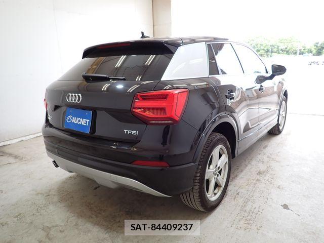 Audi Q2 2017-07 7391401-7