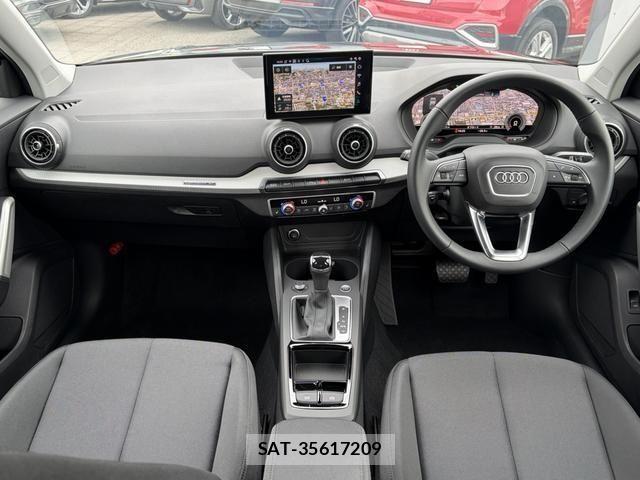 Audi Q2 2025-10 7453005-10