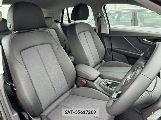 Audi Q2 2025-10 7453005-3