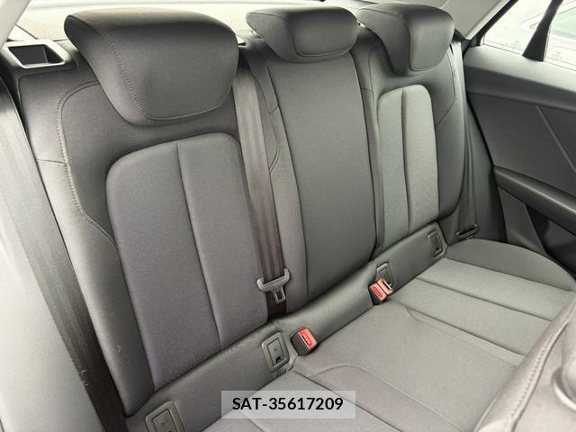 Audi Q2 2025-10 7453005-4