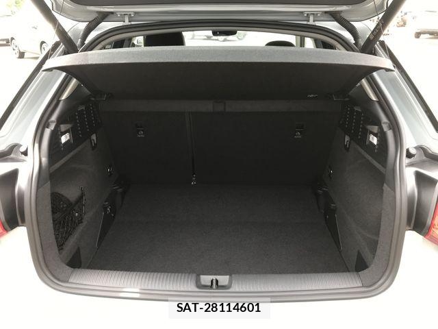 Audi Q2 2023-10 7499603-16