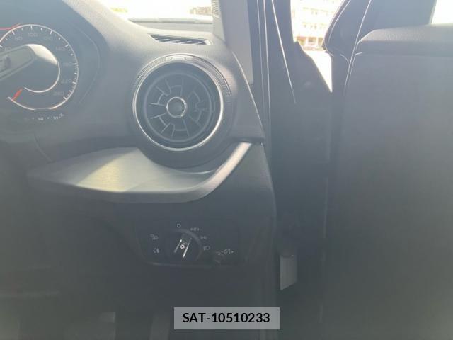 Audi Q2 2017-08 7615076-19