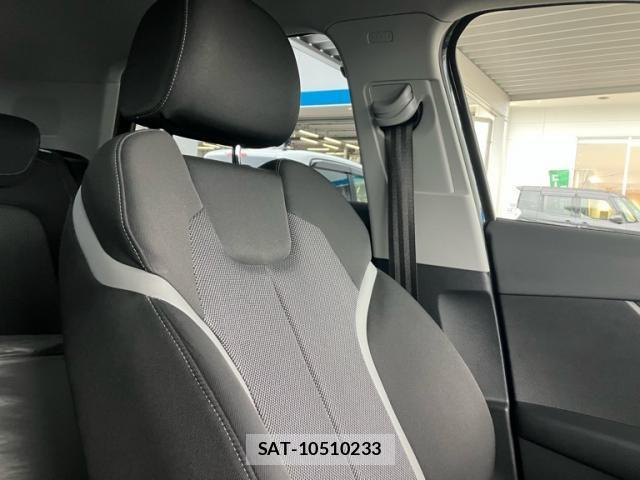 Audi Q2 2017-08 7615076-2
