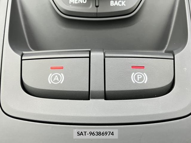 Audi Q2 2022-07 7615075-9